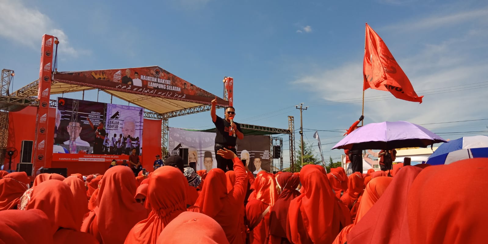 Ribuan Srikandi Padati GOR Way Handak Sambut Capres Ganjar