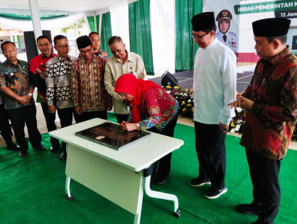 Walikota Bandar Lampung Eva Dwiana meresmikan Klinik Pratama Kampus UIN RIL, Jumat (12/1/2024). Foto : Tampan Fernando/Rilis.id