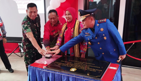 Walikota Bandar Lampung Eva Dwiana saat meresmikan gedung Dinas Pemadam dan Penyelamatan. Foto : Tampan Fernando/Rilis.id