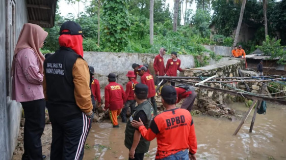 Pemkot Bandar Lampung akan mendata seluruh rumah rusak akibat banjir. Foto : Ist