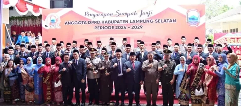 50 Anggota DPRD Lamsel Hasil Pemilu 2024 Resmi Dilantik