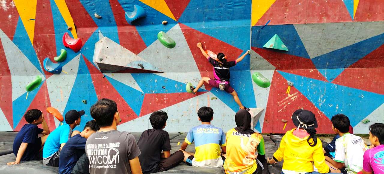 Atlet FPTI saat Pelatda di Venue Wall Climbing di PKOR Lampung