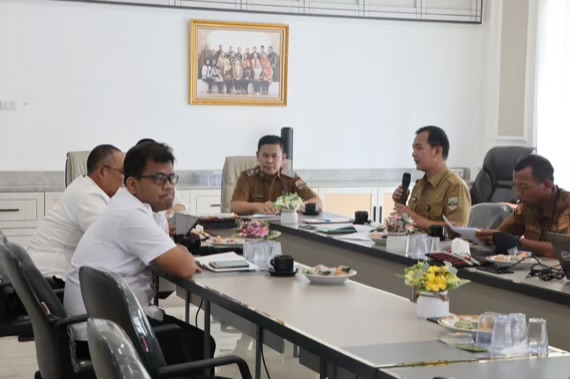 Sekda Pesisir Barat Tedi Zadmiko Sambut Kunker BPJN Lampung