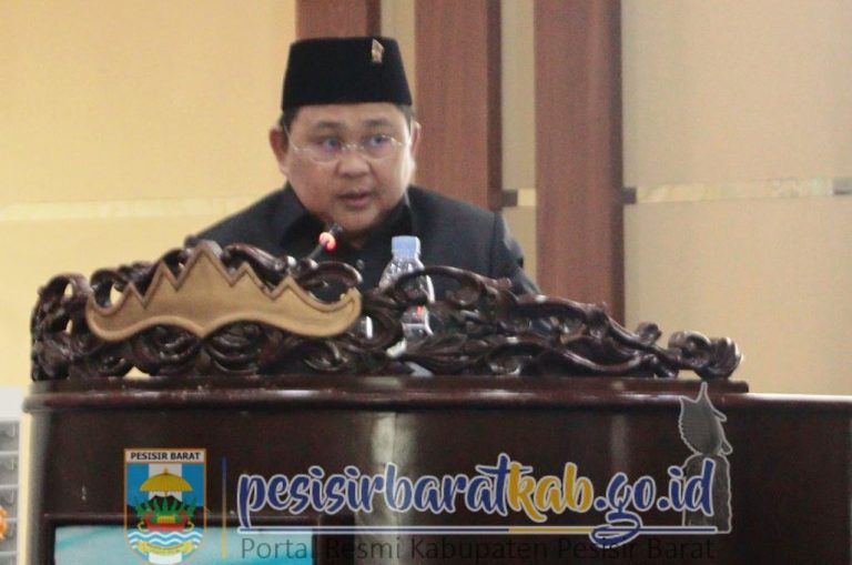 abup Irawan Topani Hadiri Paripurna DPRD Pesisir Barat
