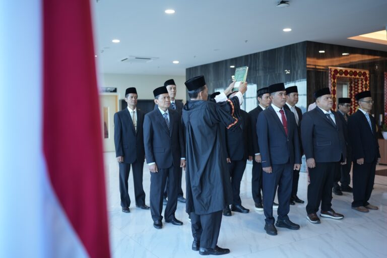 Rektor UIN RIL Lantik Wakil Rektor, Direktur Pascasarjana, Dekan, Ketua Lembaga, dan Kepala SPI Periode 2026-2030