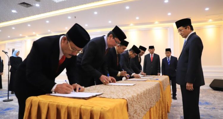 WhatsApp-Image-2026-03-10-at-11.59.28-AM-1-768x512 Prof Wan Jamaluddin Resmi Dilantik Rektor UIN Raden Intan Lampung Masa Bakti 2026-203